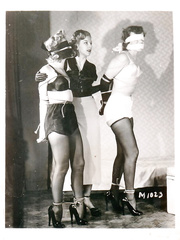 Sexy and retro bondage pics...