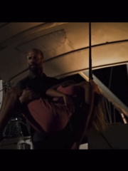 Jessica Alba arm carry