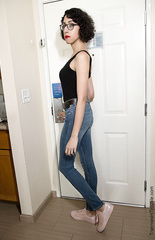 bella hart sneaker thief