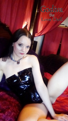 This black vinyl bustier makes me feel so Domme! ????