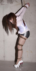 Annabelle Genovis hands behind 1