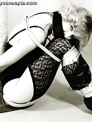 Kiri Black & White