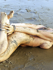 Muddy hogcuff