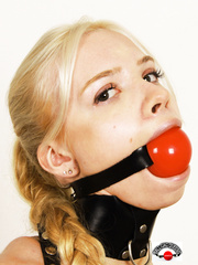 Ballgag queens: Vanessa classic ball-gag